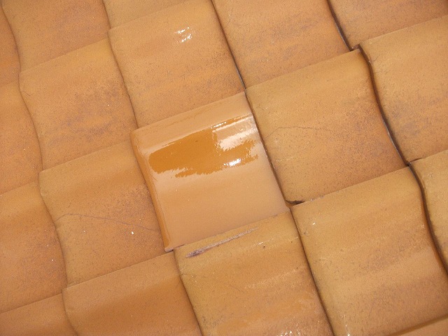 瓦の劣化状況を確認